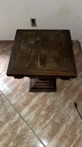 Mesinha de madeira