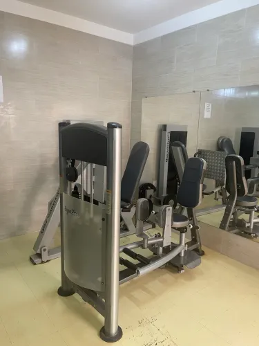 Cadeira Adutora/Abdutora, importada, IMPULSE, único dono, era usada em fisioterapia!
