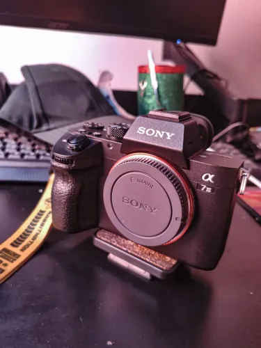 Camera Sony a 7III, excelente