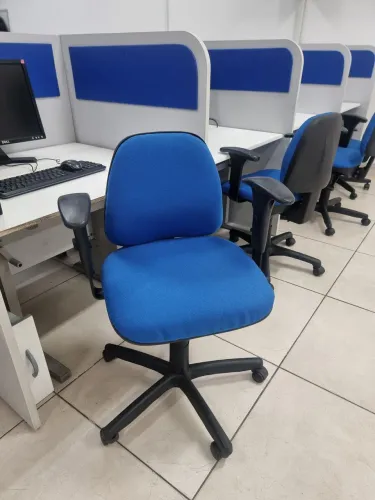 Cadeira NR17 em ótimo estado