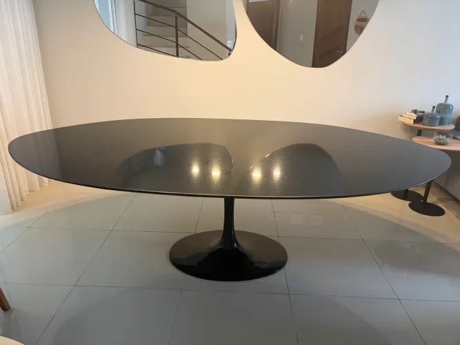 Mesa de jantar Saarinen Oval (comporta 08 pessoas)