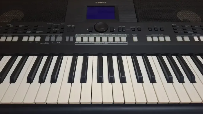 Teclado Yamaha PSR-S650 (Ótima oportunidade)