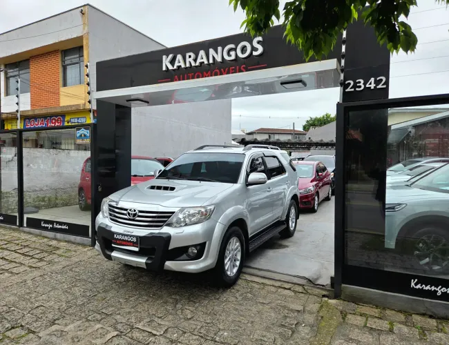 Toyota Hilux SW4 SRV D4-d 4X4 3.0 TDI Dies. AUT 2013