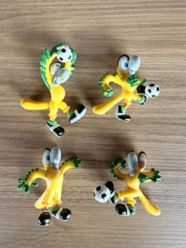 4 bonecos colecionáveis ARARAJUBA, futebol
