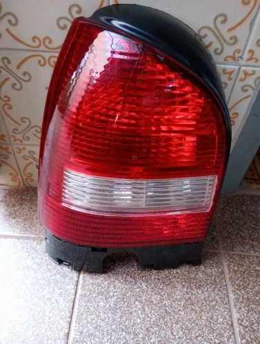 Lanterna traseira esquerda bicolor gol G3