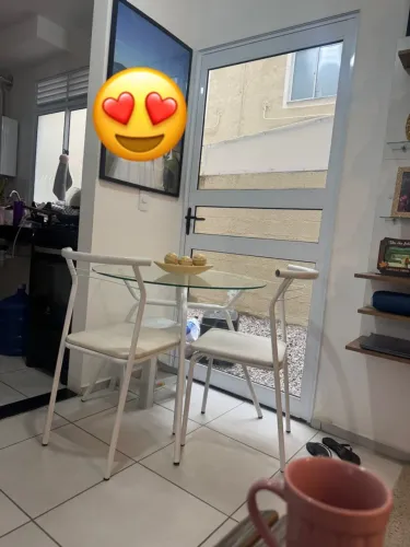 Vendo mesa de vidro R$250