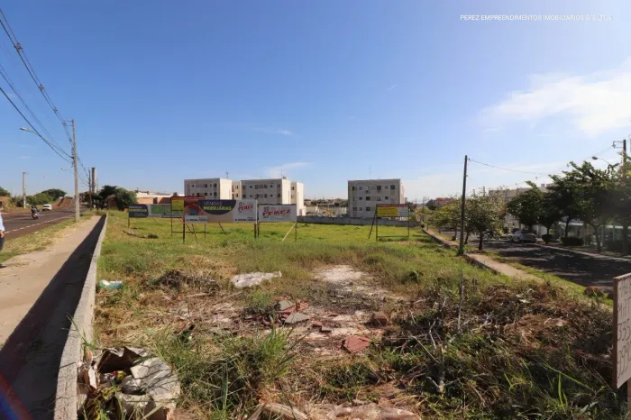 A Imobiliária Perez oferece à você mais uma ótima oportunidade de terreno para venda em Lo