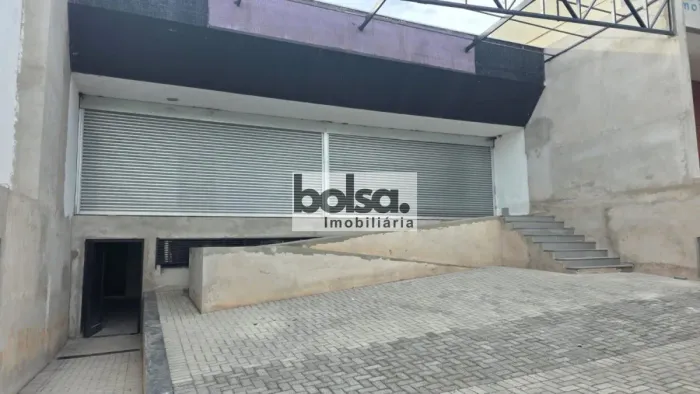 PRÉDIO COMERCIAL COM 12 SALAS NO CENTRO DE BAURU ! !