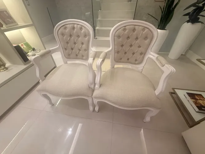 Vendo 2 cadeiras Luiz XV impecáveis