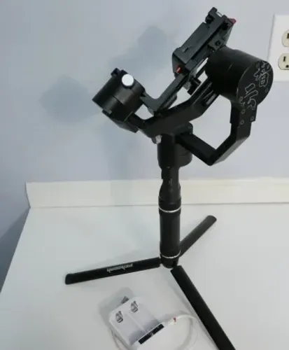 Estabilizador Gimbal Zhiyun Crane V2 3-axis + Acessórios