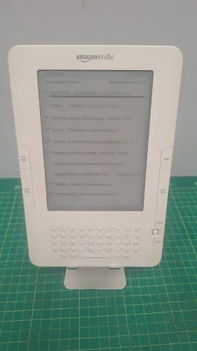 Amazon Kindle 2ª Geração (lançado em 2009) *leia*