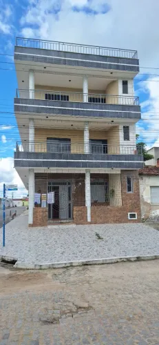 VENDE-SE PRÉDIO COM 5 CASAS