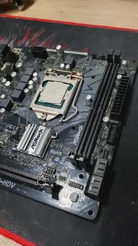 Kit Placa Mãe Asrock H410M-HDV e Processador I3 10100F 10 Geração