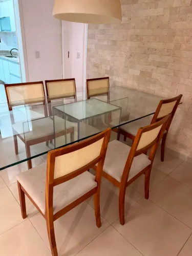 Conjunto mesa e cadeiras jantar