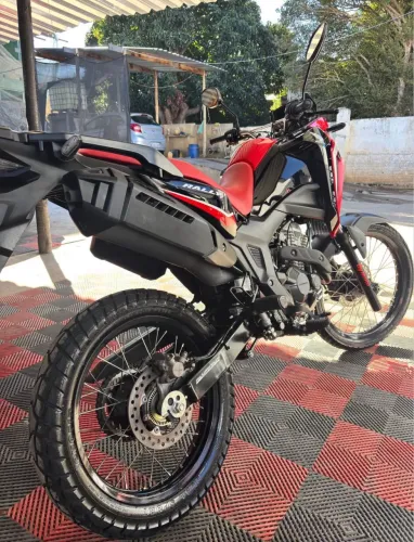 Honda Sahara 300 Rally 2024/2025