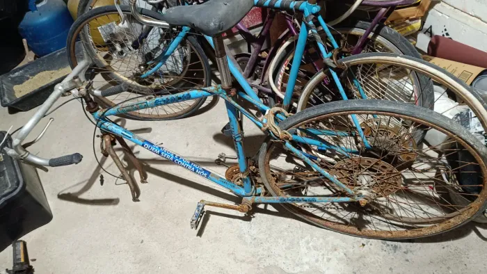 2 bike Caloi 10 antiga falta manutenção e pintura as peça TDS original
