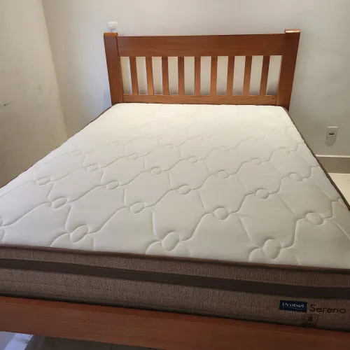 Cama + colchão + armário espelhado 
