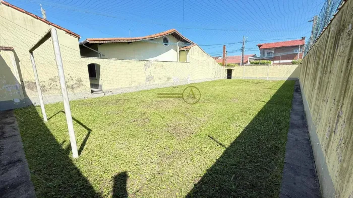 TERRENO MURADO ATERRADO E COM CALÇADA - LADO PRAIA