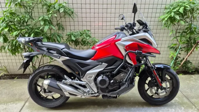 Honda NC750X ABS 2025 vermelha - 5.700 km