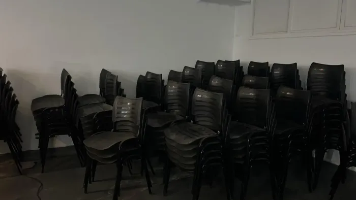 Cadeira Fixa Empilhável Preta | Ótimo Estado | Atacado a partir de 10un