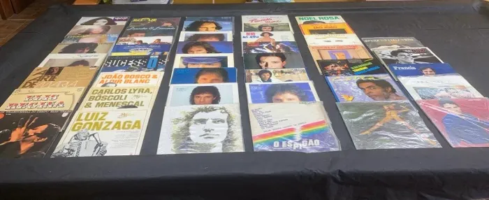 Incrível acervo de MPB - contém 44 álbuns em vinil (total 46 LPs)