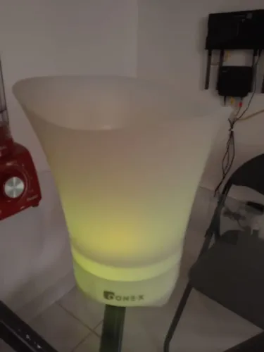 Balde de bebidas com caixa de som