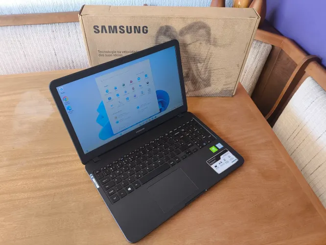 Notebook Samsung i5 - 8th, placa de vídeo NVIDIA GeForce, SSD, 8 GB de RAM, caixa original