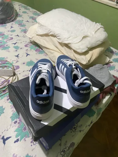 tênis adidas novo ! 