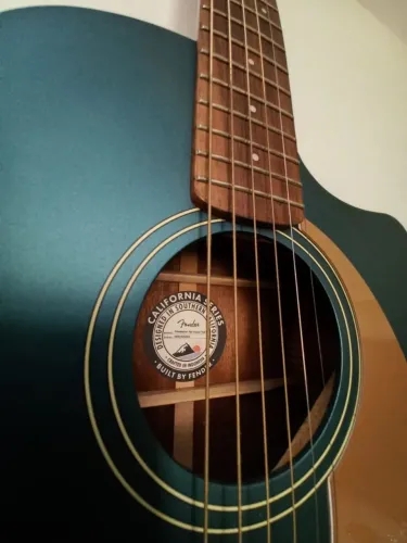 Fender Newporter Player | Fure a Mix | O Violão Que Se Destaca no Palco