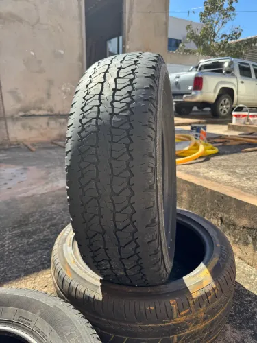 PNEU 235 / 70 R16 (única unidade)