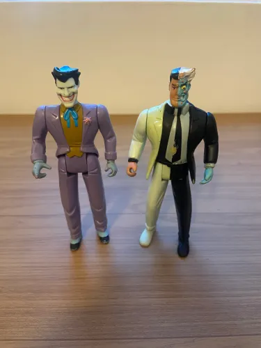 Lote 2 bonecos Coringa e 2 Caras Kenner raros