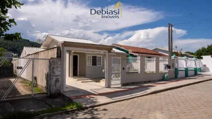 CASA SEMIMOBILIADA - BAIRRO SÃO JOÃO Margem Esquerda | TUBARÃO/SC