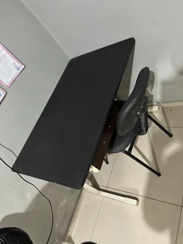 Escrivaninha preta