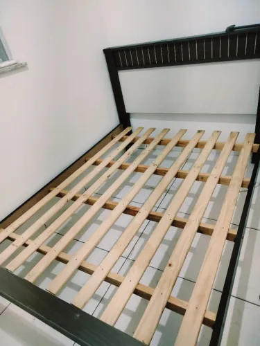 Cama de casal semi nova.