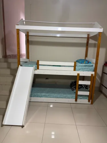 Beliche infantil estilo casinha com escorregador não acompanha colchão