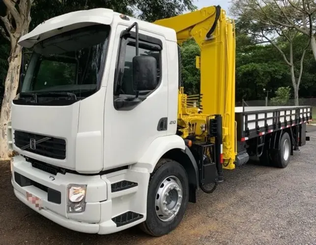 Volvo vm 210 4x2 2010 munck luna 28 ton