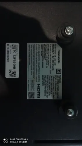 Televisão Panasonic de 32 polegadas com tela LED LCD. Ideal para sua sala de estar, oferec