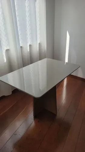 Mesa de Jantar 1,20m x 0,80m com tampo de Vidro