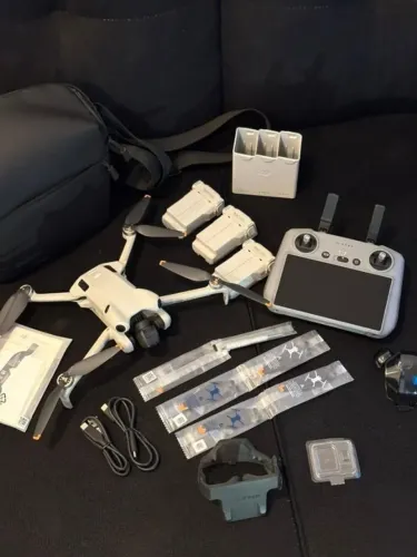 DJI Mini 4 Pro Fly More RC com Tela