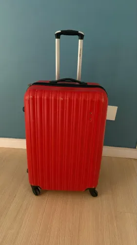Mala de viagem vermelha