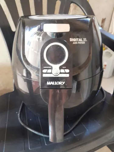 Vendo um airfryer digital usado 3 messes