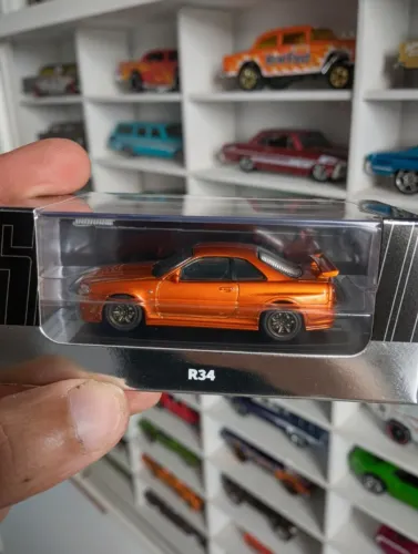 Nissan Skyline R34 escala 1:64