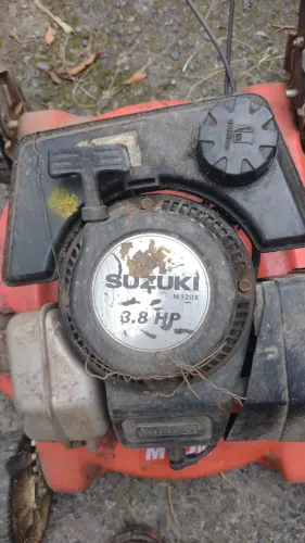 Carrinho de cortar grama a gasolina Suzuki 