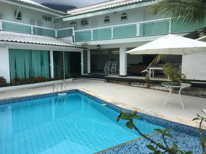 Casa mobiliada com 5 suítes, no condomínio Fazenda Garatucaia - Angra dos Reis - RJ