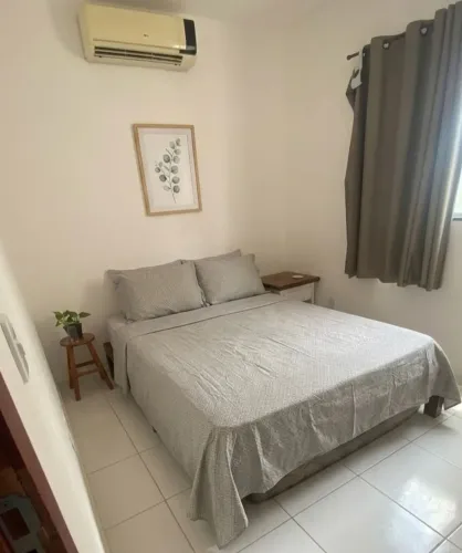Cama (casal) de madeira maciça