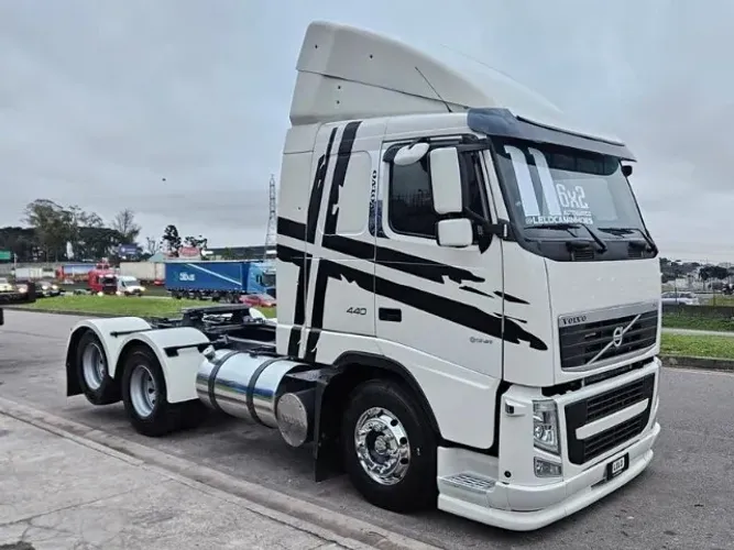 Volvo FH 440 Ano 2011 6x2 trucado suspenção Mola Cambio automático ar condicionado