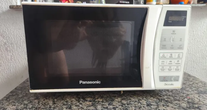 Vendo microondas Panasonic, funcionando perfeitamente valor 250 venda imediata!
