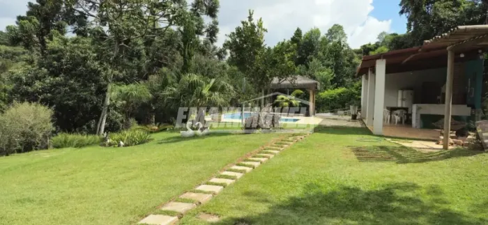 Chácara á venda com 3 Quartos sendo 1 suíte em Ibíuna-SP