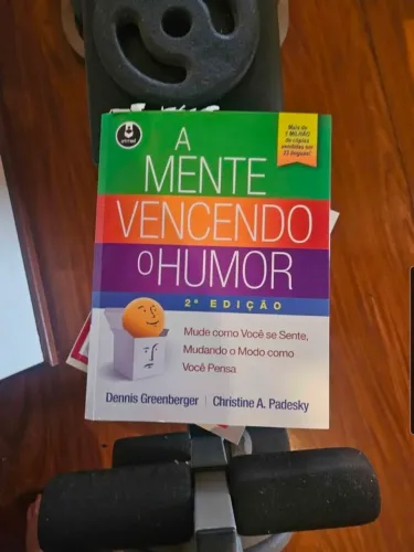 Livro a mente vencendo o humor