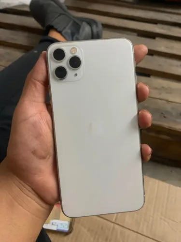 iPhone 11 Pro Max muito novo 